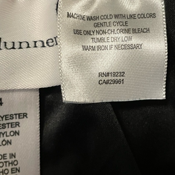 Black pants with white stitching by Alfred Dunner size 14 - Picture 5 of 5